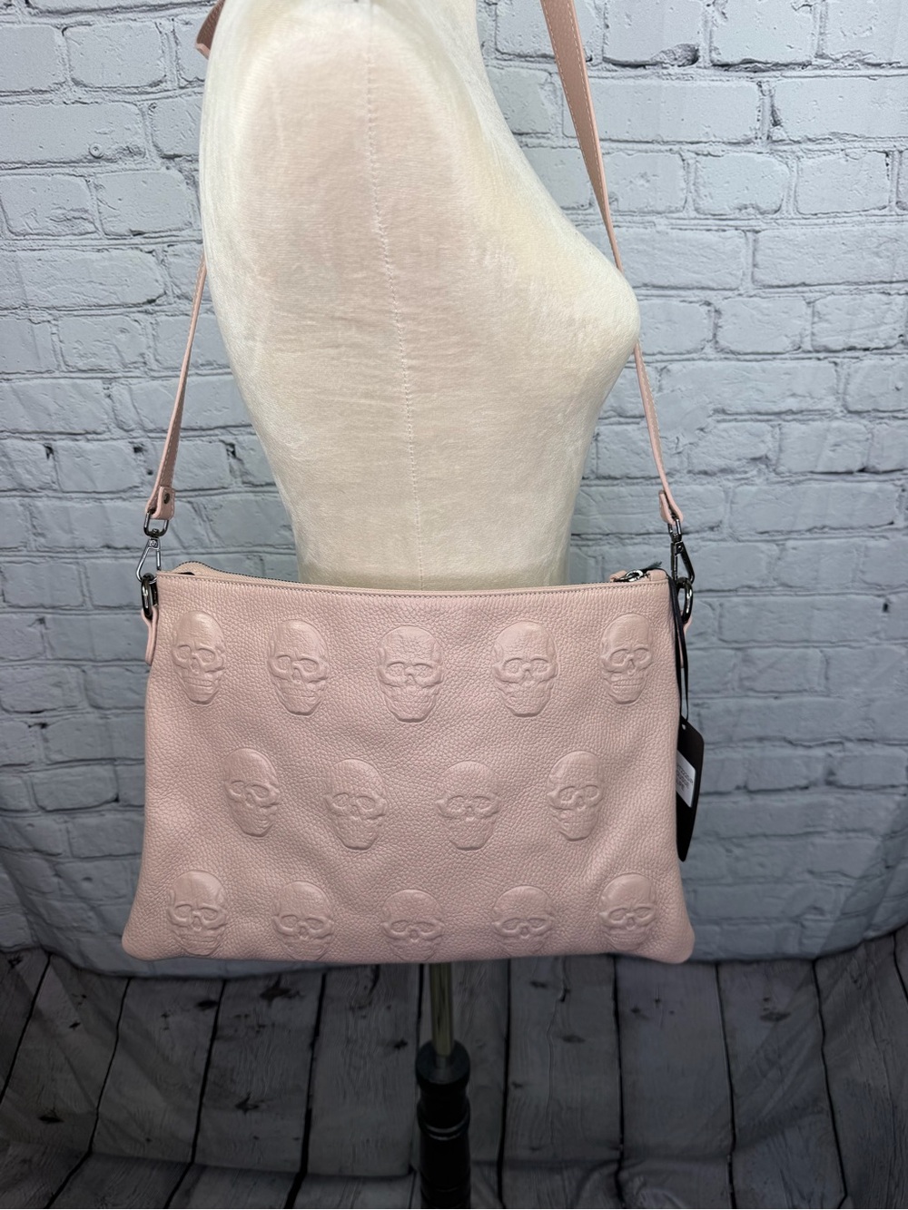 IO Pelle Made in Italy Leather Skull Crossbody Bag